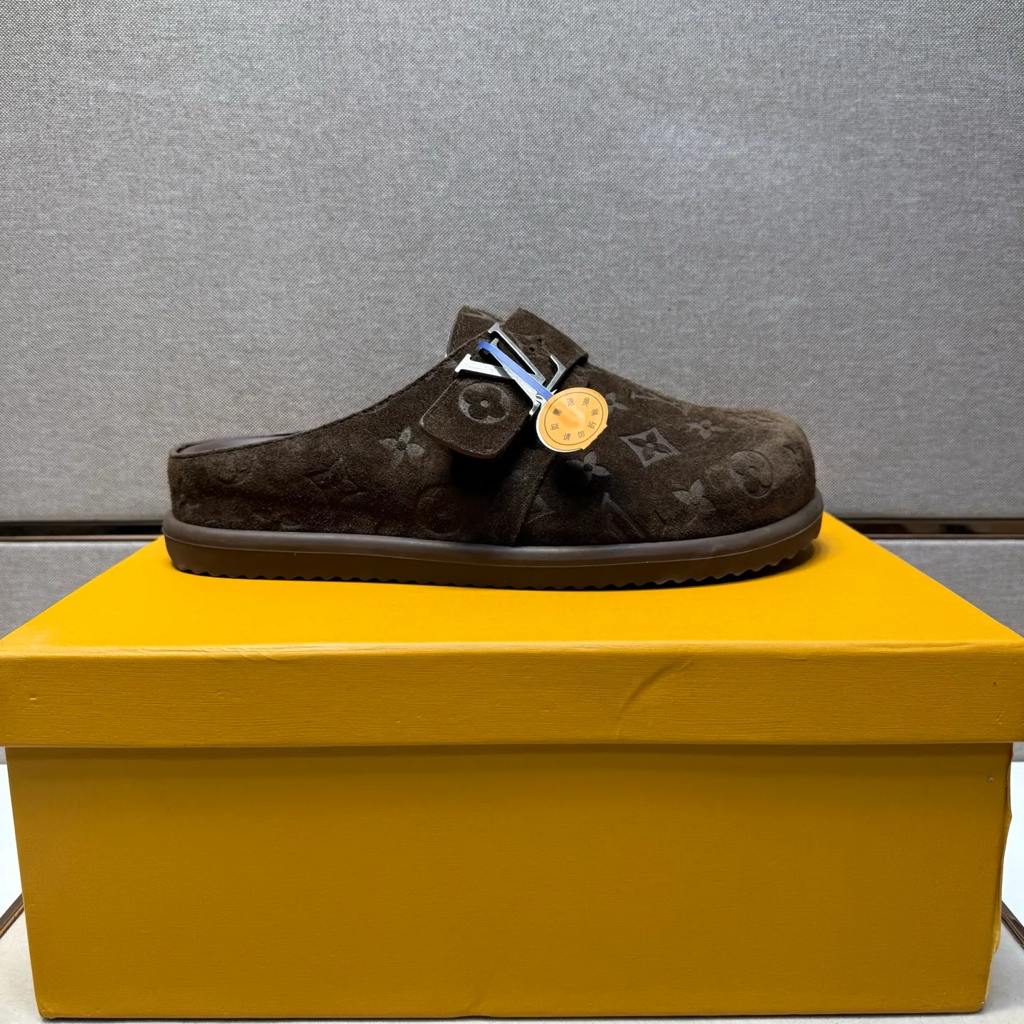 Men's men's shoes 💰pp540 [LV～] Men's casual half slippers 2025z cabinet sales simultaneously 🔶Size: 39-44 #️⃣ 🔷4 colors🔜The upper is made of multi-material splicing ➕Genuine leather lining, comfortable and breathable, sole: original comfortable and wear-resistant outsole, ⚠️Real thing📱Photographed🎬The real thing is better📢📢📢